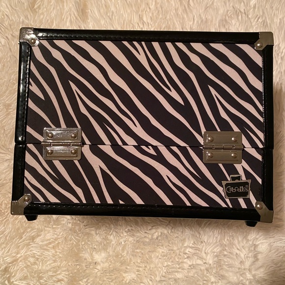 Caboodle’s Makeup Organizer Case - Picture 2 of 6
